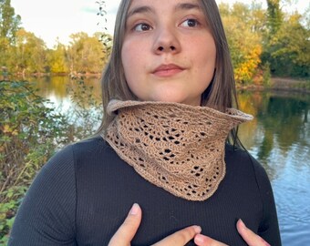 Filigree cowl