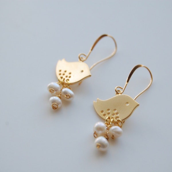 Gold bird earrings with freshwater pearls | delicate pearl earrings | wedding bridal pearl earrings | unusual pearl earrings