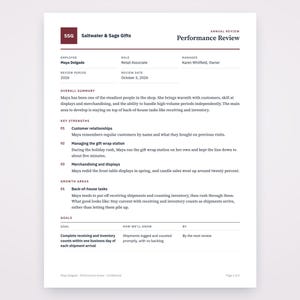 Könnte beinhalten: Ein weißes Dokument mit dem Titel Annual Review Performance Review für Saltwater & Sage Gifts. Es listet die Mitarbeiterin Maya Delgado, die Rolle Retail Associate und die Managerin Karen Whitfield auf. Der Text enthält eine Zusammenfassung, Stärken, Entwicklungsbereiche und Ziele für 2026.