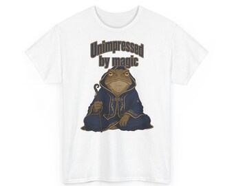 T-Shirt mit einem faulen Cartoon-Zaubererkröte, der dramatische Reality-TV-Shows ablehnt – Lustiges Grafik-T-Shirt (Unisex)