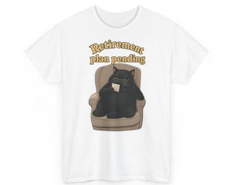 T-shirt met slaperige zwarte kat die droomt van miljoenen – Pensioenplan in de maak, grappig T-shirt met print (unisex)