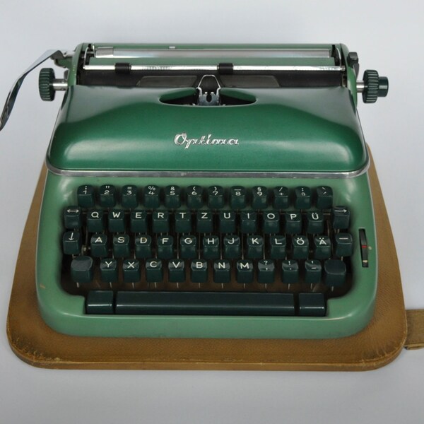 Working Vintage German Optima Typewriter. Seafoam Green.  Former GDR.  East Germany.  Leipzig.