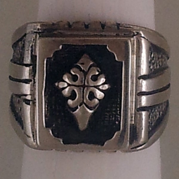 Chevalière en argent sterling lourd Star Knights. Bague virile faite à la main avec un style Rocker Biker. Audacieux et fort Achetez EN VENTE MAINTENANT sur Etsy !