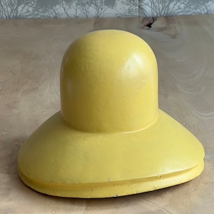 Plater hat block with round crown and asymmetrical brim