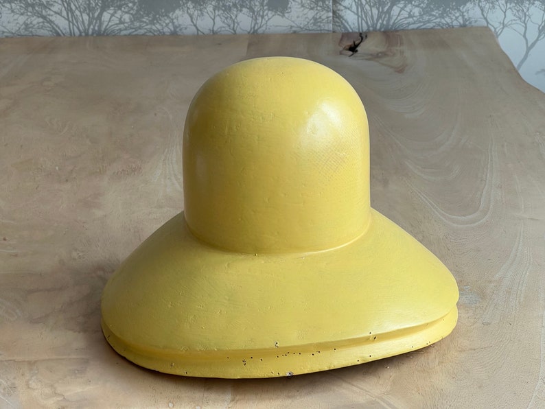 Plater hat block with round crown and asymmetrical brim
