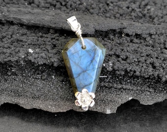 Labradorite Coffin Pendant: Sterling Silver 925 with Rose Detail