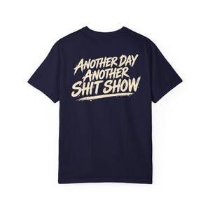 Camiseta "Otro día, otro desastre", camiseta divertida de ropa de trabajo para obreros, regalo para trabajadores, camiseta de construcción, camiseta con humor laboral.