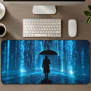 Cyberpunk-Schreibtischunterlage in Neonblau mit Regenmotiv, Tech-Mauspad mit regnerischer Stadtlandschaft, futuristisches Sci-Fi-Gaming-Mauspad in XL, Geschenkidee für PC-Setup