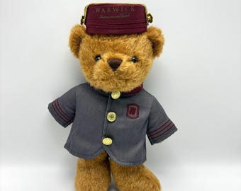 Warwick International Hotels Bellhop Teddybär Plüschtier 33 cm Thomas Crown Sammlerstück Hotel Souvenir Stofftier Retro Dekoration