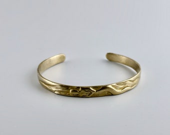 Pulsera de puño de latón, joyería pro mujer, joyería de poder de las mujeres, puño del cuerpo femenino, pulsera de puño de mujer, joyería feminista, puño hecho a mano