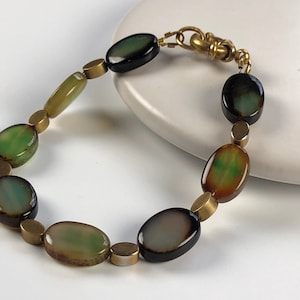 Green Agate Bracelet, Green Gemstone Bracelet, Beaded Bracelet, Oval Agate Bead Bracelet, Green and Gold Bracelet, Agate Bead Bracelet