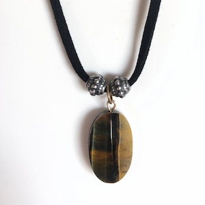 Tiger&#39;s Eye Pendant Necklace, Casual Style, Suede Cord Necklace, Black Suede Cord, Tiger&#39;s Eye Bead, Adjustable Necklace, Boho Necklace