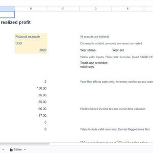 Puede incluir: Una hoja de c&aacute;lculo digital titulada Reseller inventory and realized profit, que muestra datos financieros para el a&ntilde;o 2026. El documento incluye filas para ingresos brutos, reembolsos, costos de adquisici&oacute;n y beneficio realizado en moneda USD.