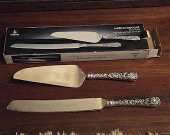 Conjunto de faca e espátula para bolo Godinger Silver Art Co American Repoussé Floral em caixa