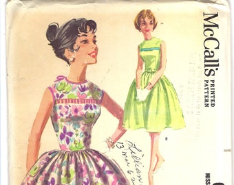 McCalls 6222 60s Full Skirt Dress Sewing Pattern, Sleeveless Dress UNCUT, Size 14 Bust 34