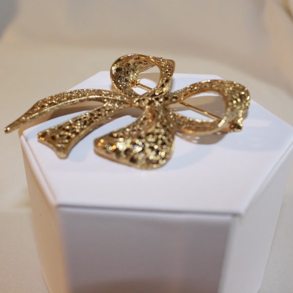 Vintage Large Bow Brooch Pin, 2 Inch Width, Gold … - image 2