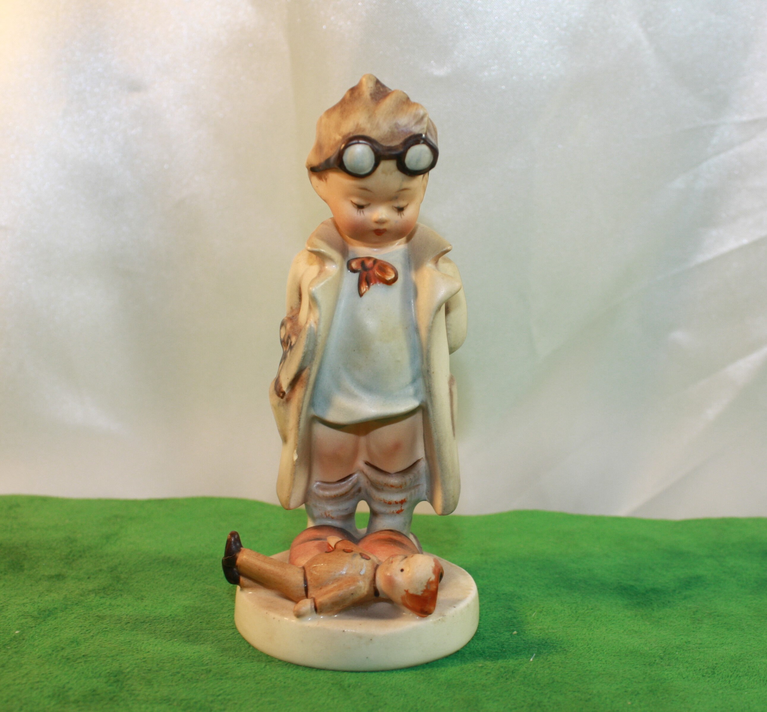 Vintage Goebel Hummel Doctor Porcelain Figurine #127 Western