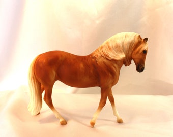 Vintage Breyer Classics Palomino Horse