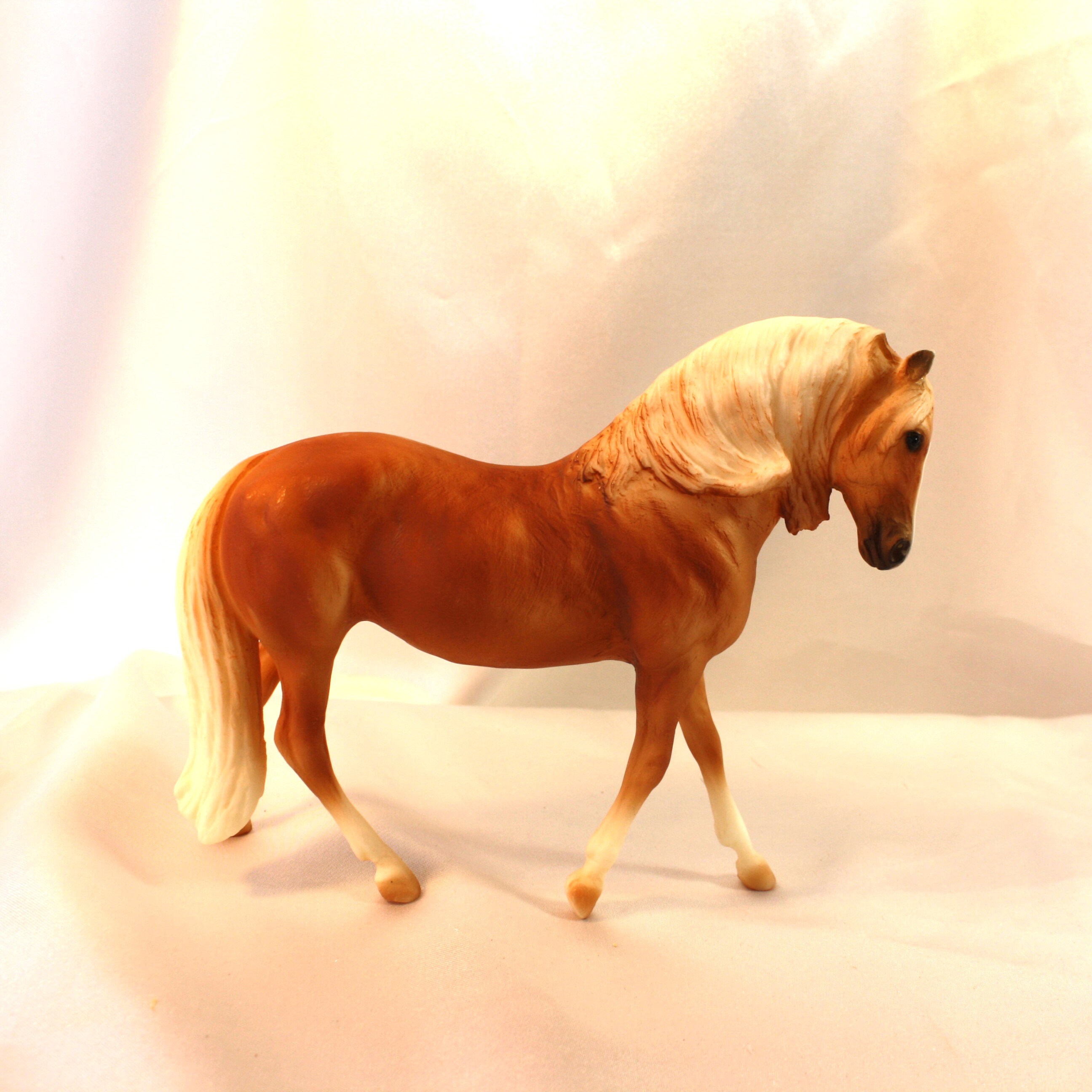 Palomino breyer horse hotsell