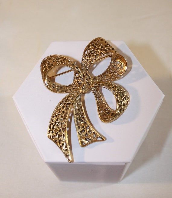 Vintage Large Bow Brooch Pin, 2 Inch Width, Gold … - image 1