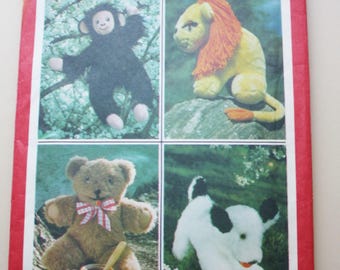 Vintage 1970s Stuffed Animals: Lion, Bear, Dog and Monkey Simplicity Pattern 8226 UNCUT