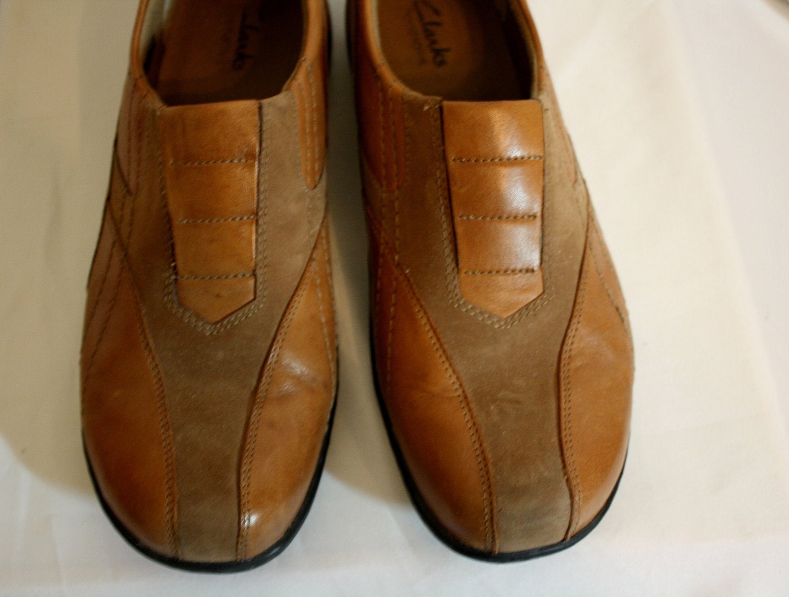clarks tan shoes womens