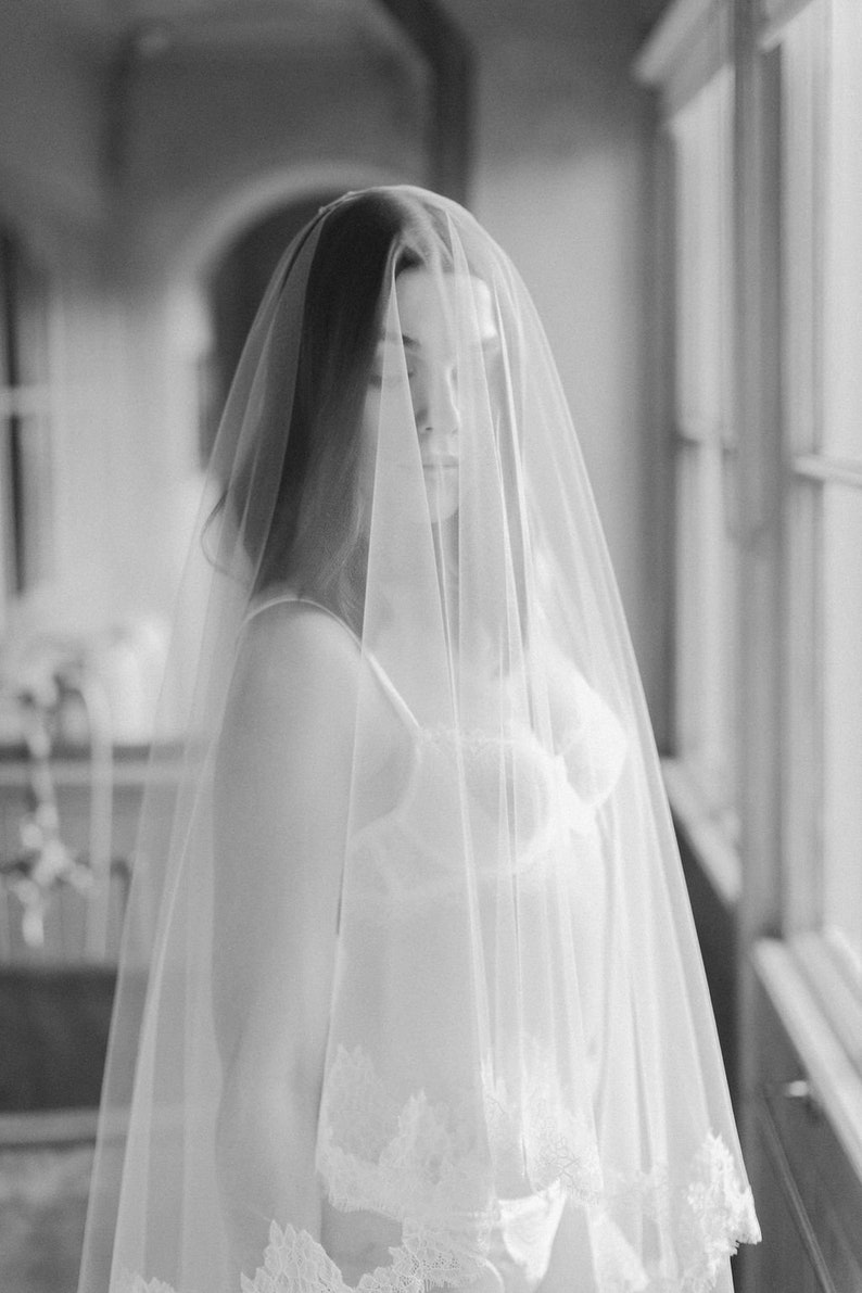 ANNA Chantilly Drop Veil image 5