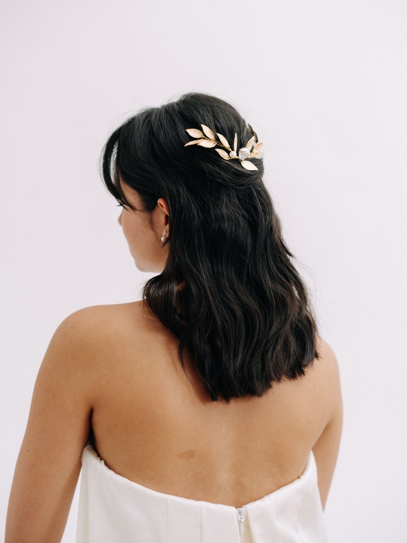 LARA Gold Leaf Baroque Pearl Bridal Wedding Haircomb, Bridal Hairvine, Wedding Headpiece, Gold Bridal Headpiece, Leaf Headband, Pearl Comb image 2