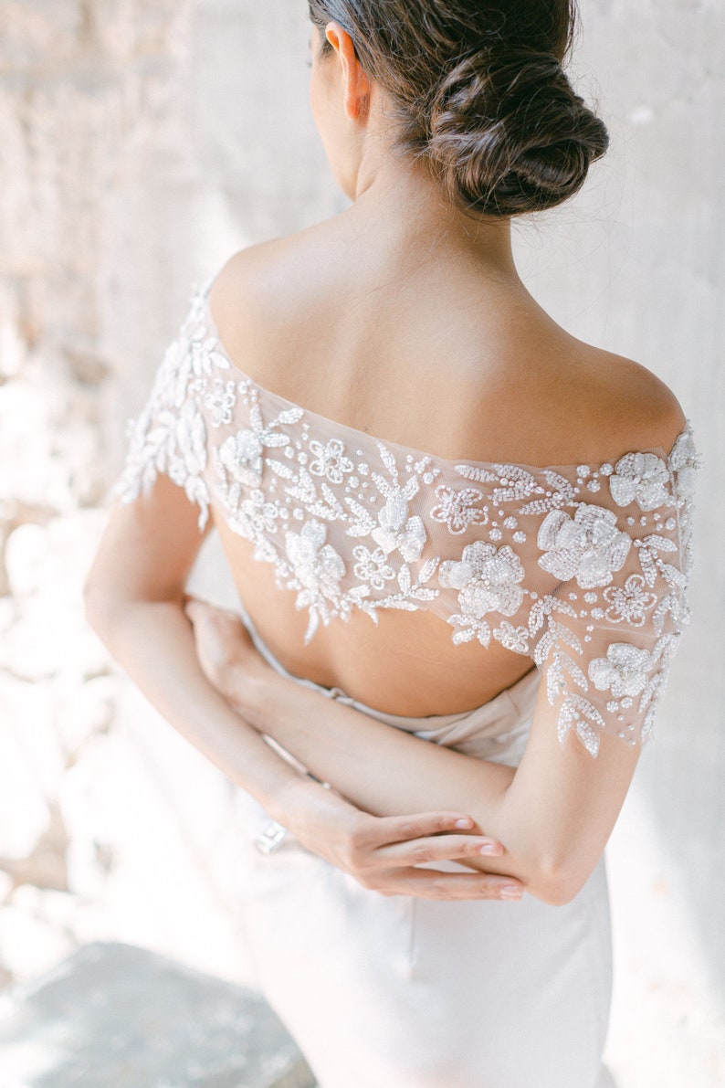 ORIANA / Capa con cuentas florales, capa de novia, conjuntos de novia, capa de velo, capa de cristal, capa de tul, capa de boda con cuentas imagen 4