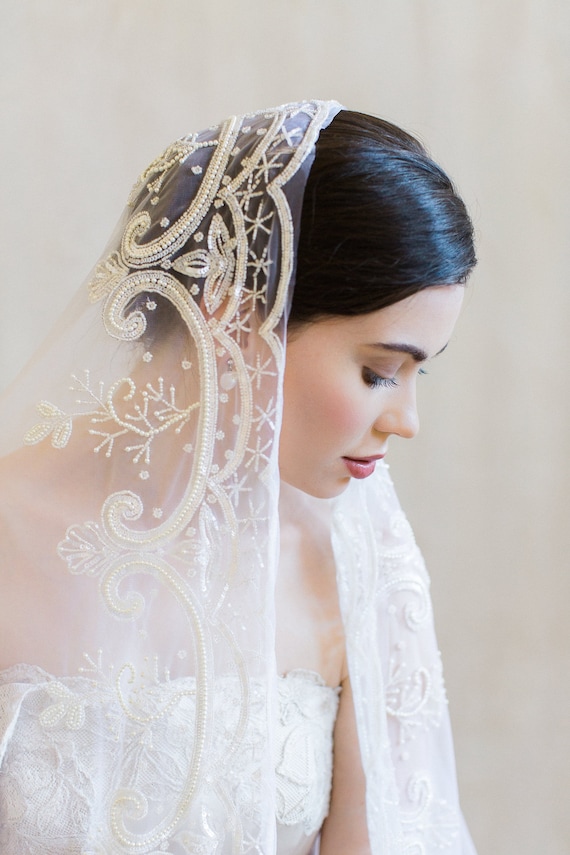 VALENTIN | Beaded Edge Wedding Veil, Scalloped Wedding Veil  display picture 2