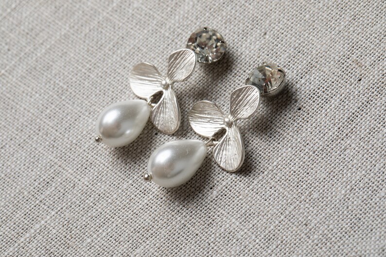 CLOVER Pearl Drop Earrings image 5