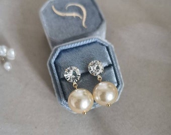 LEE | Champagne pearl drop earrings, bridal earrings, wedding jewellery, everyday earrings, June birthstone gift, bridesmaids earrings