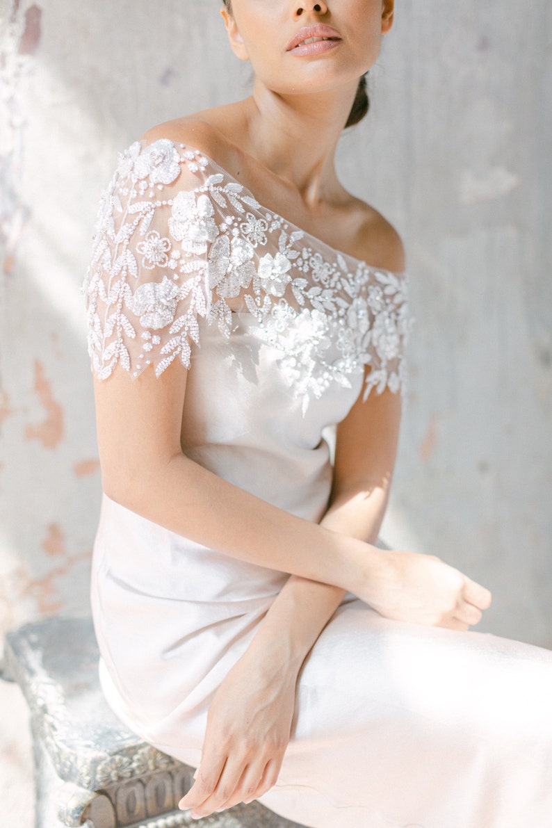 ORIANA / Capa con cuentas florales, capa de novia, conjuntos de novia, capa de velo, capa de cristal, capa de tul, capa de boda con cuentas imagen 3