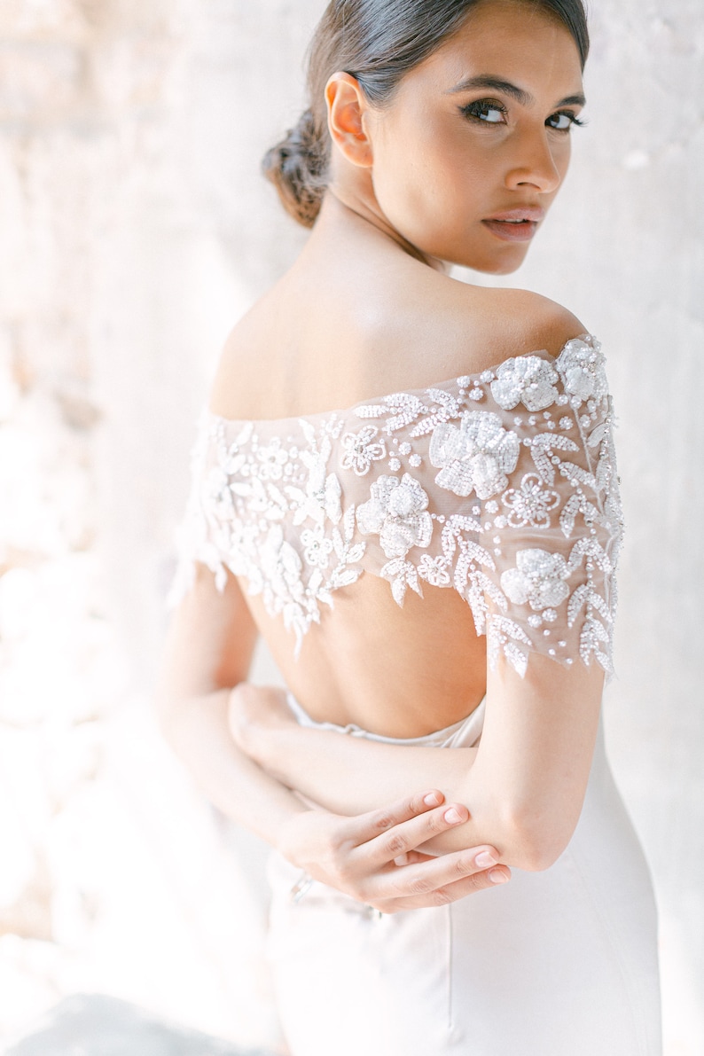 ORIANA / Capa con cuentas florales, capa de novia, conjuntos de novia, capa de velo, capa de cristal, capa de tul, capa de boda con cuentas imagen 2