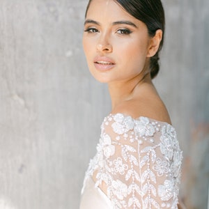 ORIANA / Capa con cuentas florales, capa de novia, conjuntos de novia, capa de velo, capa de cristal, capa de tul, capa de boda con cuentas imagen 6
