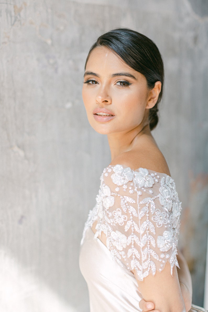 ORIANA / Capa con cuentas florales, capa de novia, conjuntos de novia, capa de velo, capa de cristal, capa de tul, capa de boda con cuentas imagen 6