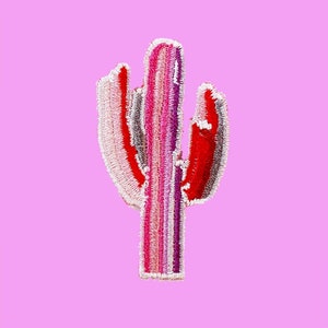 Puede incluir: Un parche de cactus bordado de colores con rayas rosas, rojas y blancas. El parche es perfecto para agregar un toque de fantasía a la ropa, las bolsas u otros accesorios.