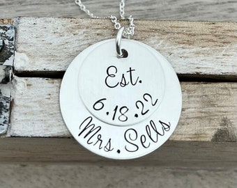 Mrs Necklace, Personalized Bridal Shower Gift, Gift for Bride, Personalized Wedding Date Necklace, Bride to Be Gift, Gift for Bride to Be