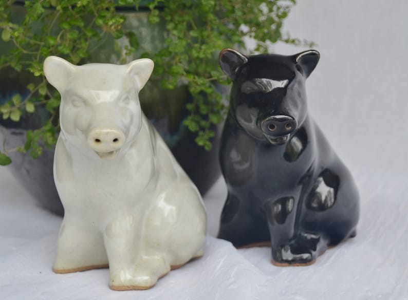 eb3286 Salt and Pepper Stoneware Ceramic Pottery Pigs Black /& White 4-12 Tall Vintage