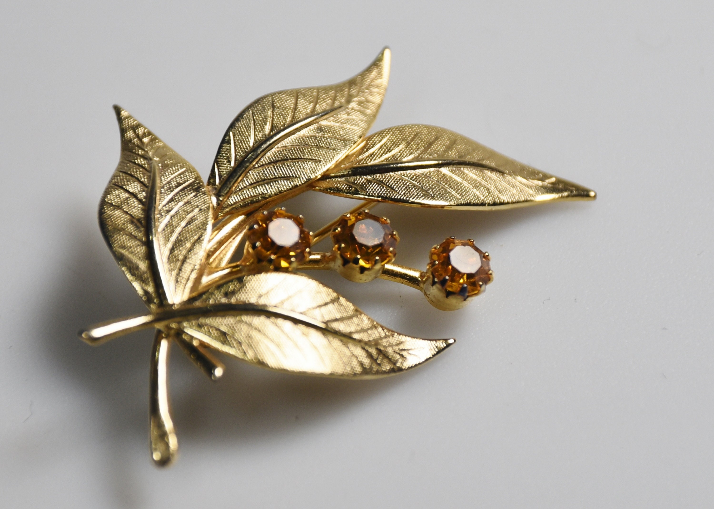 Brooch Gold Metal Leaves and Rhinestones Mid-century Jb34-16 - Etsy Brooch Gold Metal Leaves and Rhinestones Mid-century Jb34-16 - Etsy