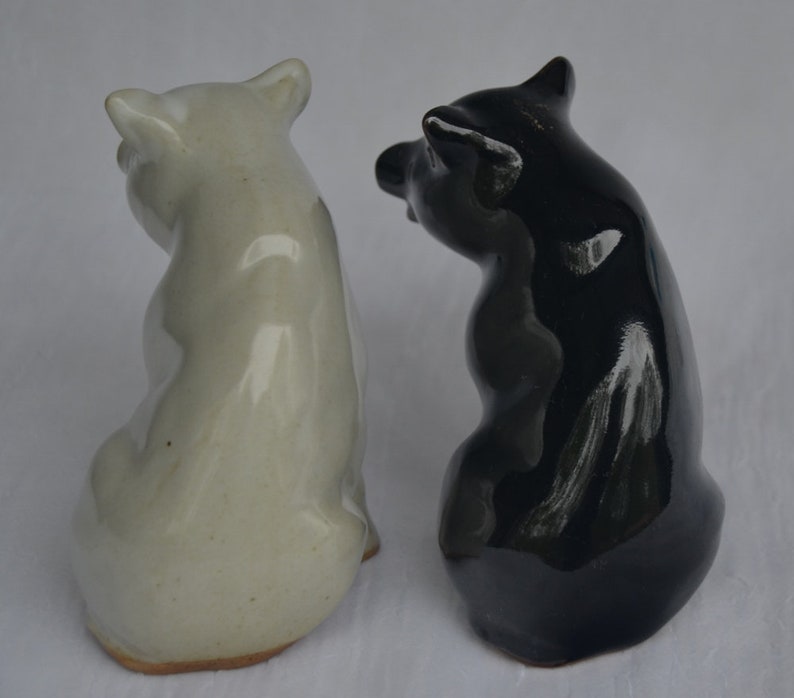 eb3286 Salt and Pepper Stoneware Ceramic Pottery Pigs Black /& White 4-12 Tall Vintage