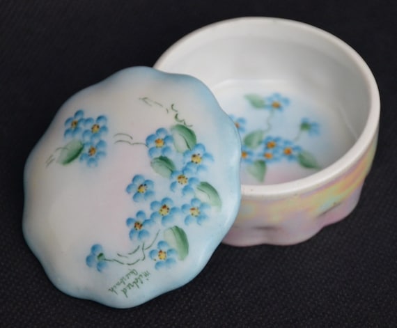 Trinket Dish Mildred Auerbach Porcelain Small Cov… - image 1