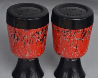S&P Spatterware 1950s Confetti Melmac Melamine RARE Salt Pepper Shakers Vibrant Reddish Orange and Black eb1440