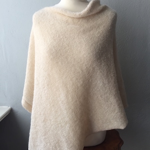 Poncho, cape, gebreid, handgebreid, gebroken wit, trouwcape