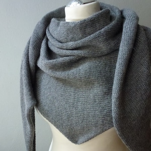 Triangular shawl 100% alpaca cloth stole shoulder cloth medium gray mottled alpaca wool knitted knit shawl triangle image 1