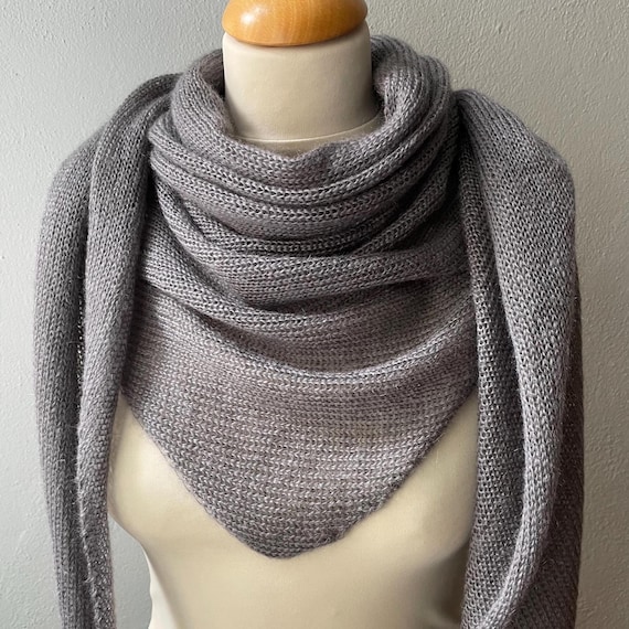 Sciarpa triangolare leggera come una piuma, scialle, stola