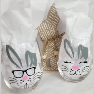 Easter Bunny Wine Glass, Personalized, Hostess Gifts, Spring Decor, Table Setting for Easter, Couple gifts, Custom Glass Gift