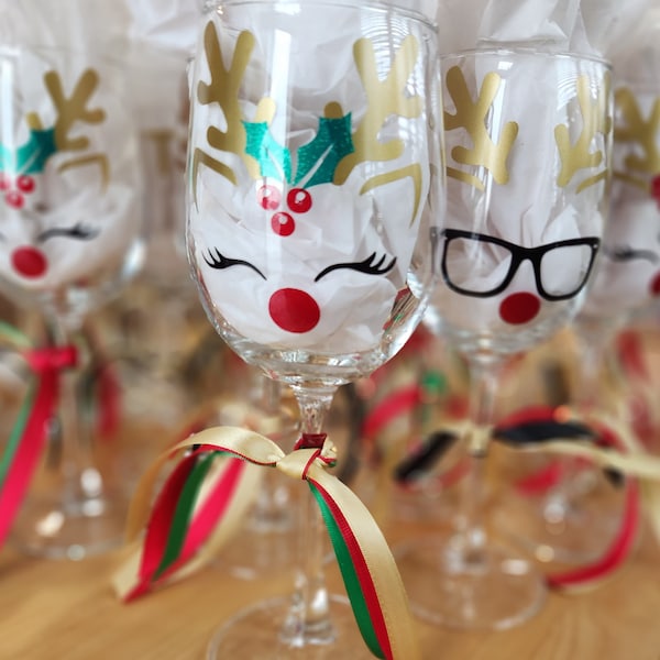 Reindeer Christmas wine glass, Party Favor, Teacher Gift, Housewarming Gift, Girl Reindeer, Couple gift, Hostess Gift, celebration, fun