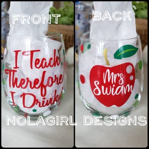 Taça de vinho para presente de professor, Eu ensino, logo bebo, Taça sem haste, Presente de fim de ano para professor, Maçã personalizada, Humor para professor, Trabalho personalizado
