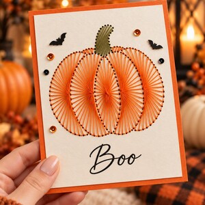 Plantilla de tarjeta de Halloween con calabazas, arte con hilos de Halloween, plantilla de bordado en papel, tarjeta de Halloween cosida a mano, PDF imprimible